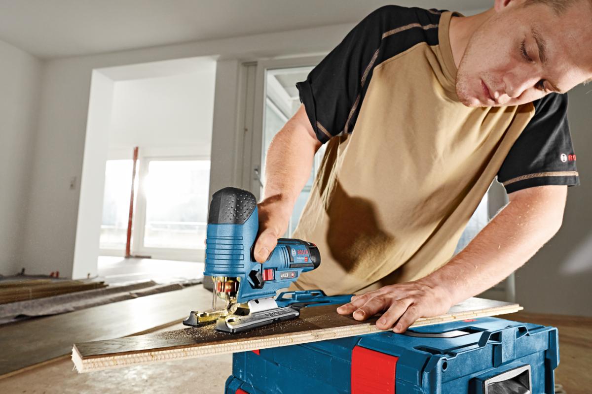Bosch Akülü Dekupaj Testere Makinesi GST 12V-70 (2 x 3,0 Ah Akü) - 06015A1005