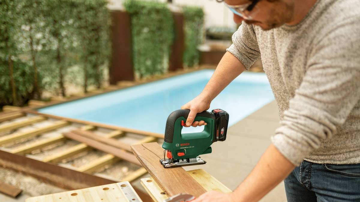 Bosch Akülü Dekupaj Testere Makinesi UniversalSaw 18V-100 (Aküsüz) - 0603011100