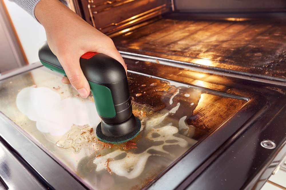 Bosch Akülü Yüzey Temizleme Makinesi UniversalBrush (Entegre Akü 1,5 Ah) - 06033E0000