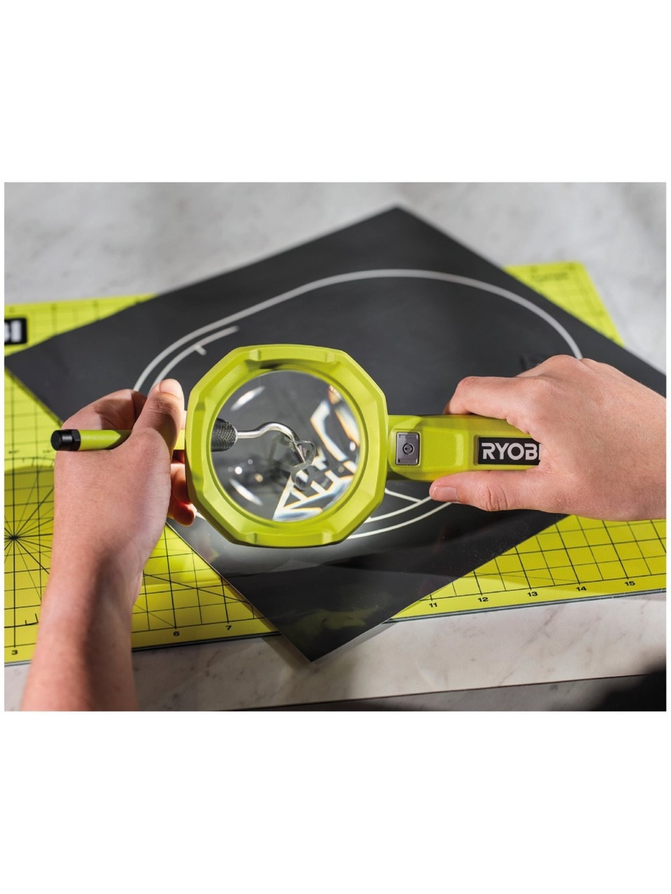 Ryobi RML4-120G 4V Akülü Büyüteçli Led Lamba